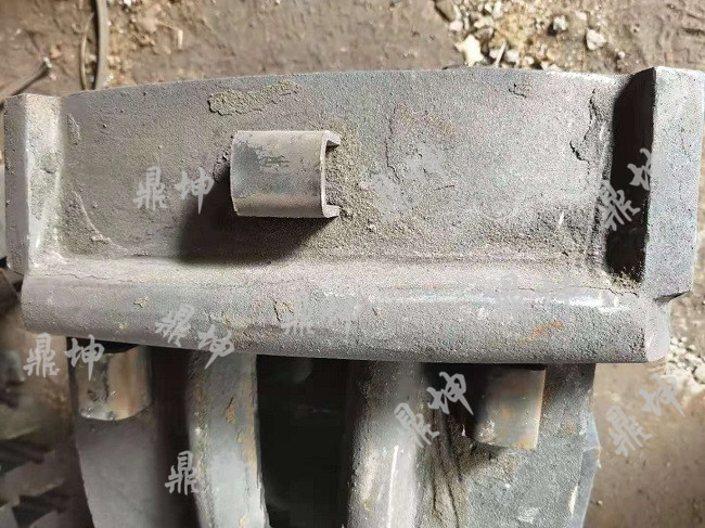 重型機(jī)車大輪緣高磷鑄鐵閘瓦