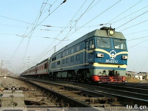 東風(fēng)4C（DF4C）型干線客貨兩用內(nèi)燃機(jī)車