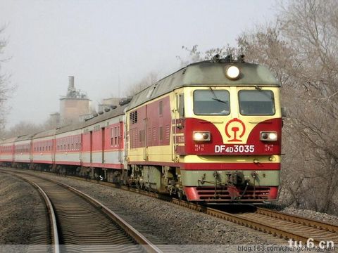 東風(fēng)4D客（DF4DK）型準(zhǔn)高速客運(yùn)內(nèi)燃機(jī)車